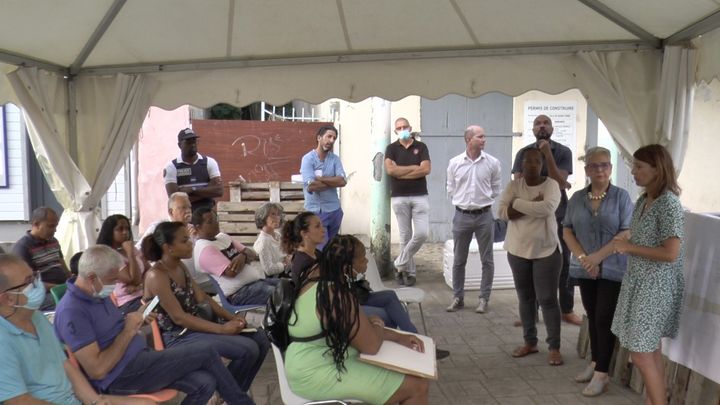 Basse-Terre : Les élus et la Semsamar ont été à la rencontre des commerçants pour présenter le projet de requalifi