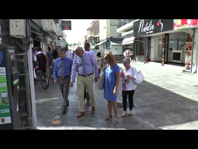 Basse-Terre:  Réunion  avec le sous-préfet Maurice TIBUL.