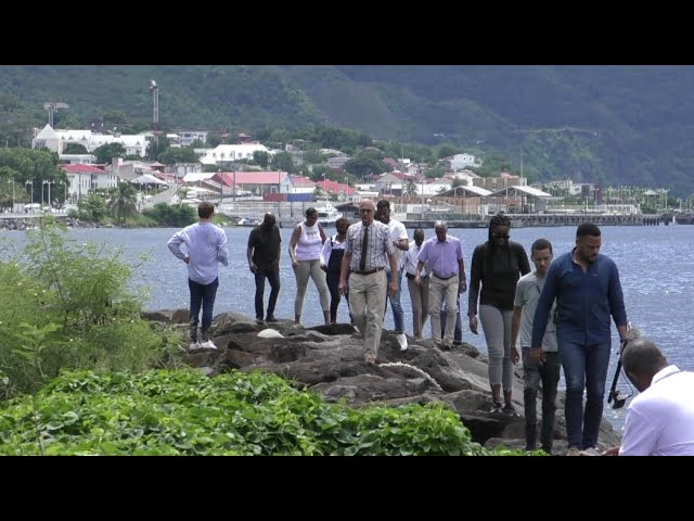 Basse-Terre :Ary Chalus en visite de terrain.