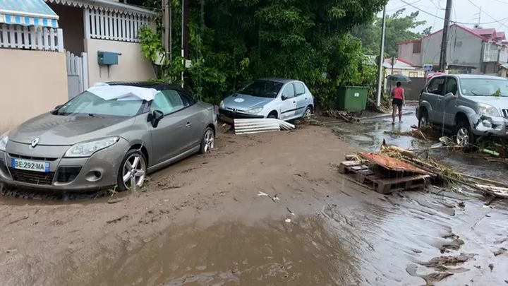 Basse-Terre :rivière des pères.