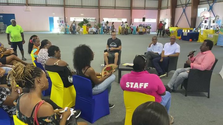 Bouillante :Forum des associations au Hall des Sports Gilles ECHEVIN .