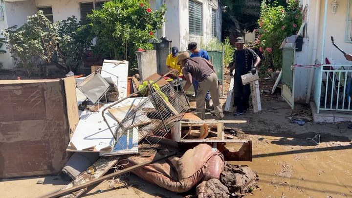 LKP :Opération solidaire des sinistrés de la rivière des pères .