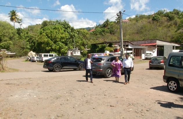 Vieux-Habitants : Le Président Guy LOSBAR en visite.