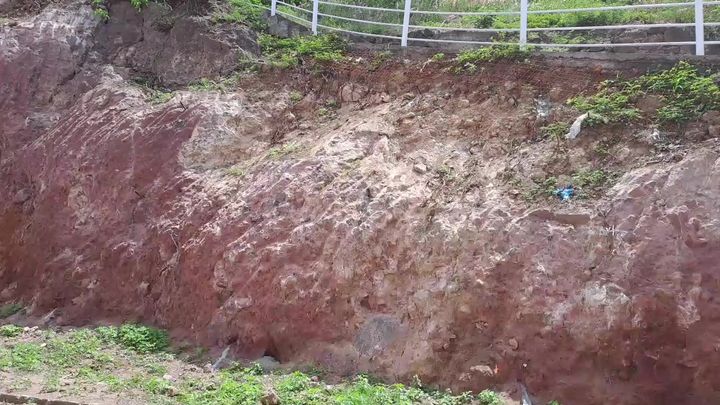 A Baillif  travaux  du  chemin calvaire