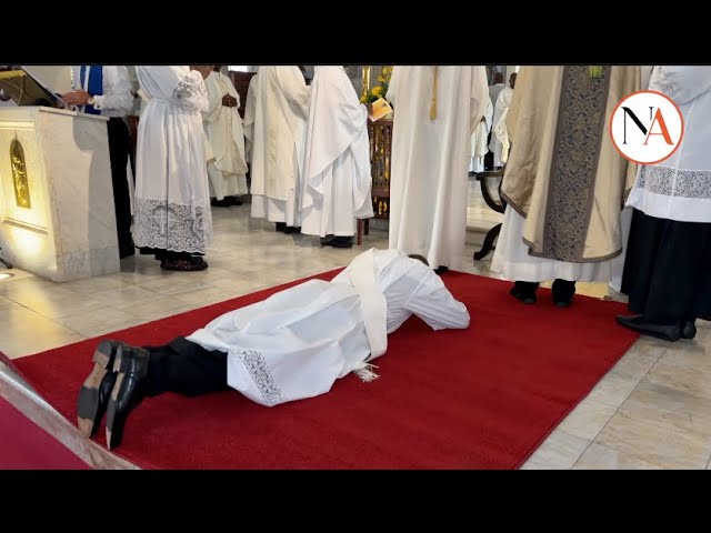 Père Cédric Blondin ordonné  prêtre par Mgr Philippe évêque de Guadeloupe.