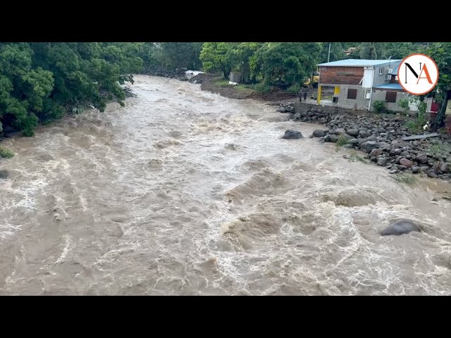 Retour en images après le passage de l'ouragan Tammy sur la Guadeloupe.