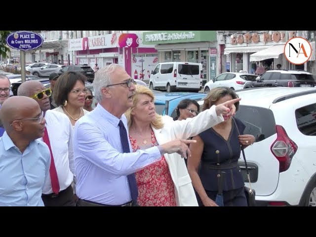 Visite de la ministre Dominique Faure à la mairie de Basse-Terre.